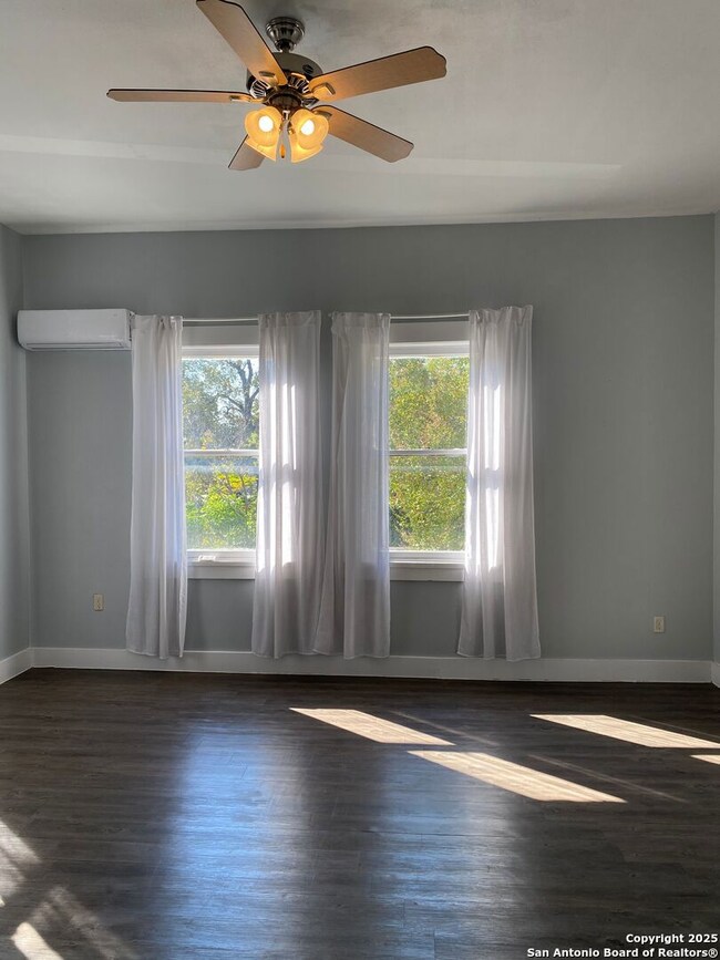 1318 Willow unit 3, San Antonio, TX 78208 - photo 3