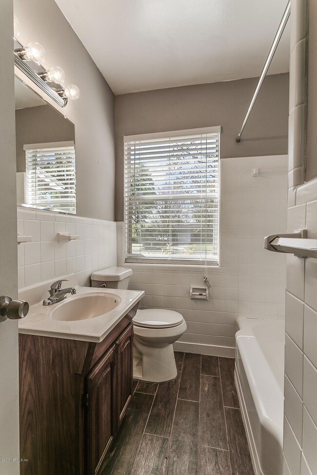 6205 Autlan Dr, Jacksonville, FL 32210 - photo 2