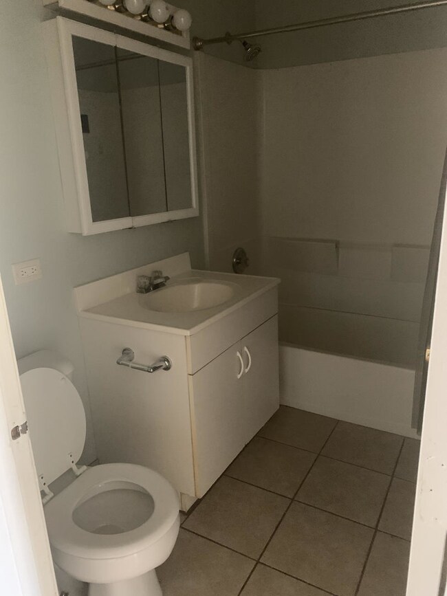 535 W Lies Rd unit 5-A, Carol Stream, IL 60188 - photo 7