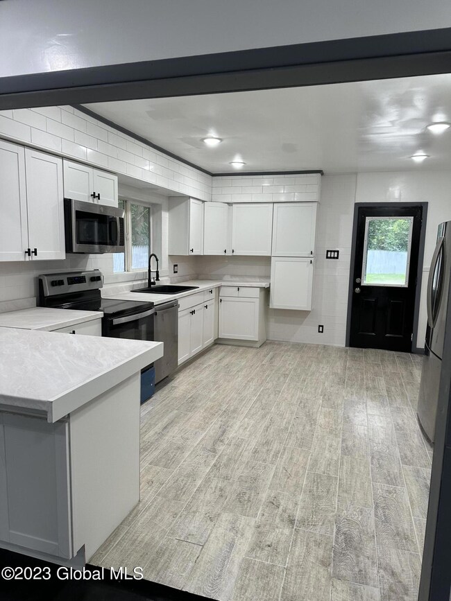 70 Cheltingham Ave, Schenectady, NY 12306 - photo 3