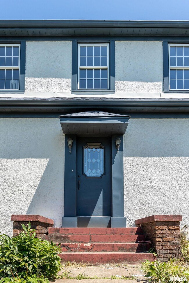 1200 E 9th St, Davenport, IA 52803 - photo 4