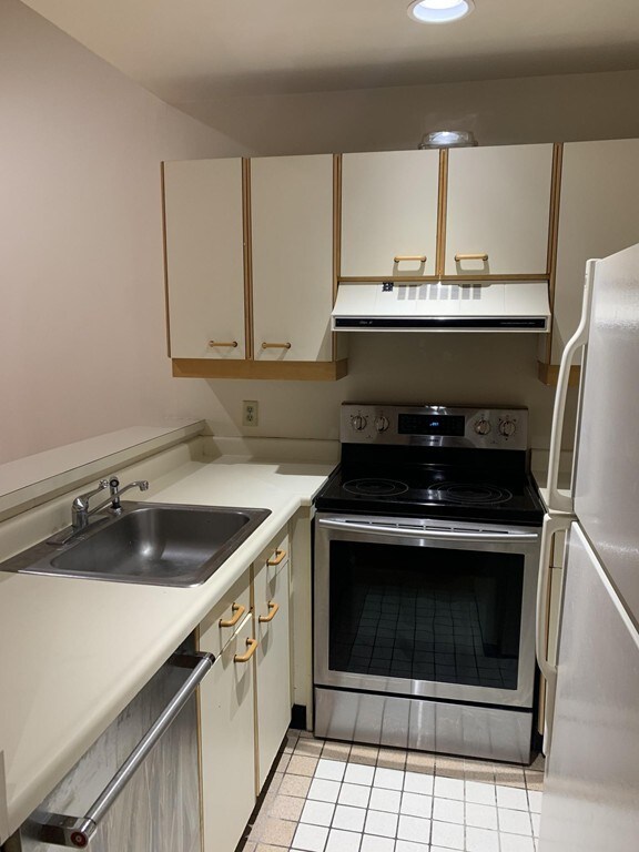 40 Worcester Square unit 4, Boston, MA 02118 - photo 4