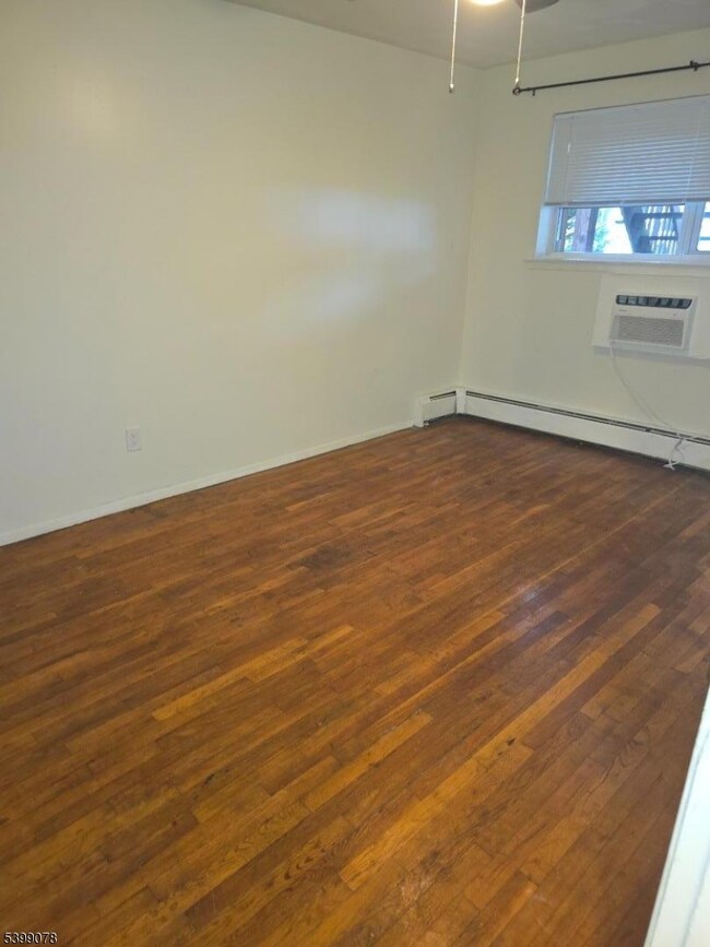 22 Sunset Ave unit 2, Bayonne, NJ 07002 - photo 4