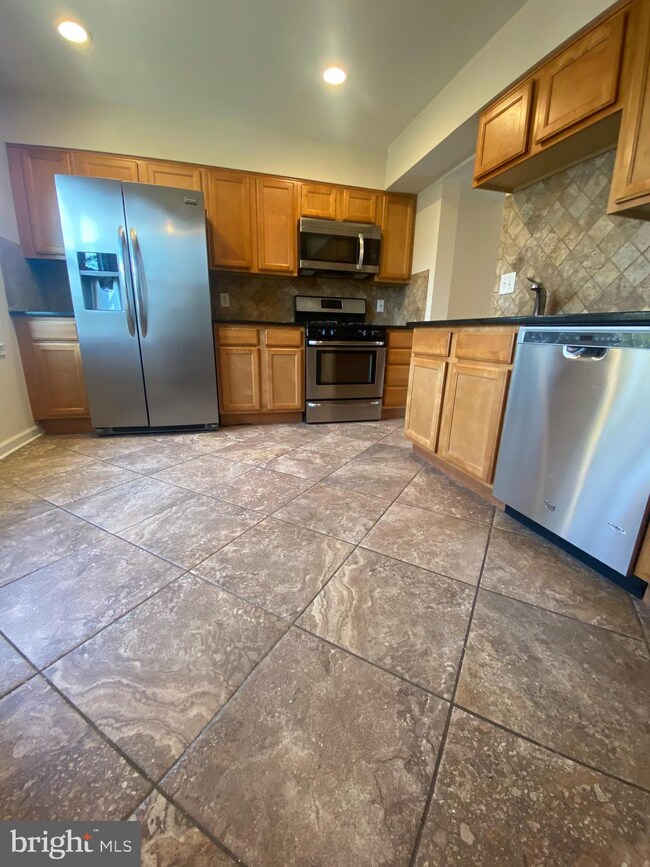 1993 Mayflower Dr, Woodbridge, VA 22192 - photo 4