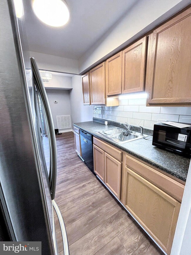 2245 Castle Rock Square unit 21C, Reston, VA 20191 - photo 4