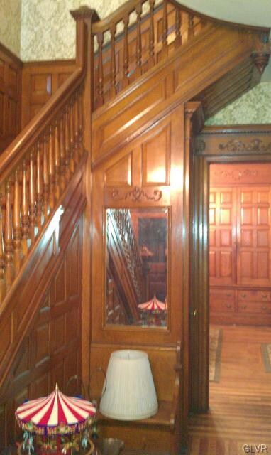 527 W Pennsylvania Ave, Pen Argyl, PA 18072 - photo 2