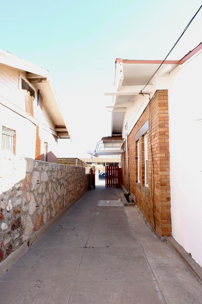 2823 Pershing Dr, El Paso, TX 79903 - photo 6