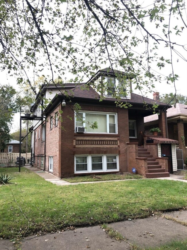 1044 Polk St, Gary, IN 46402 - photo 2