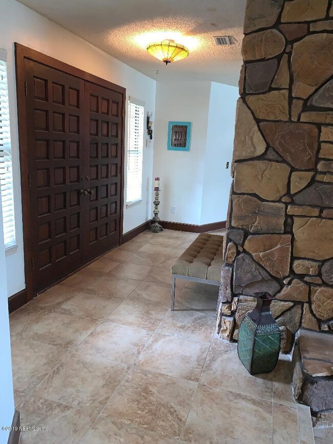 1723 Park Terace East-Foyer 2