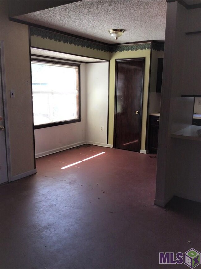 Kitchen/Dining Combo