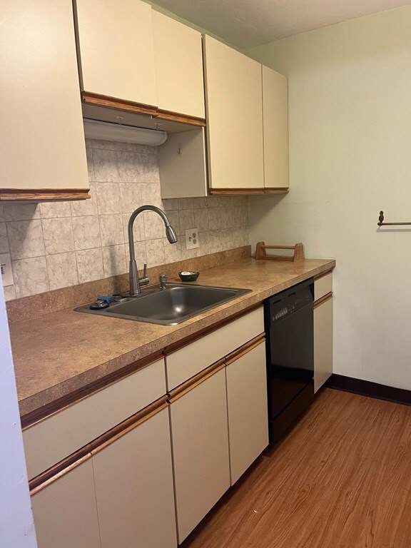 Totten Pond Village unit 34C, Waltham, MA 02451 - photo 7