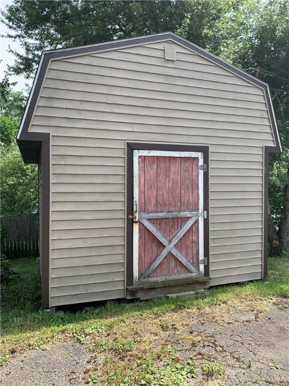 114 E 1st Ave, Latrobe, PA 15650 - photo 5