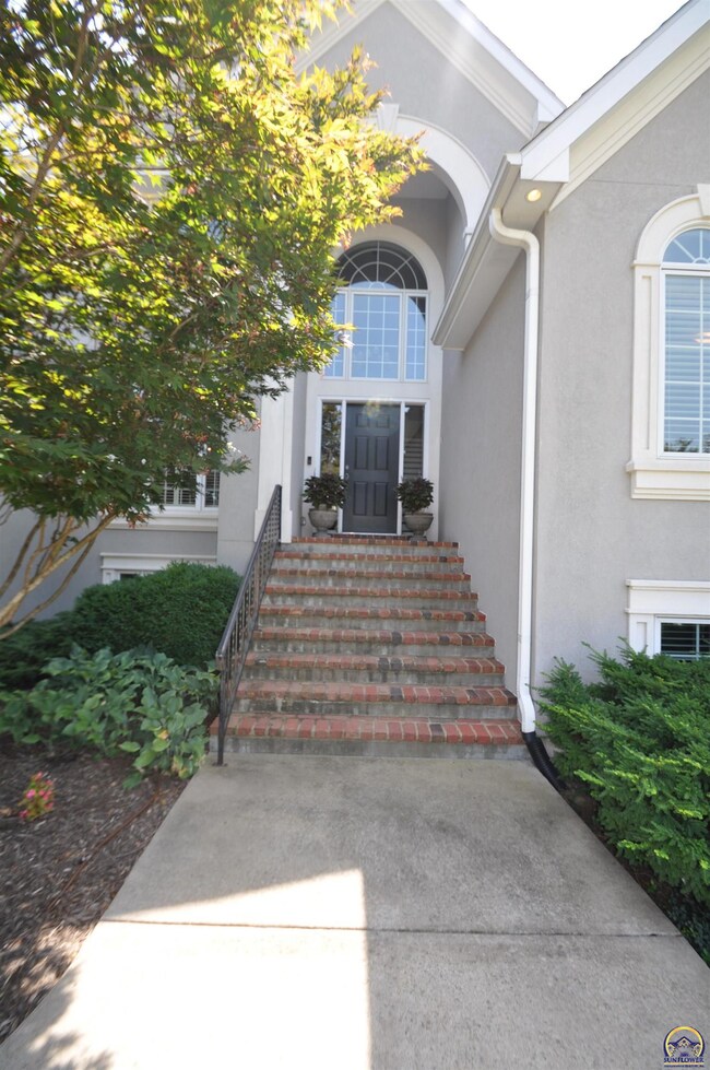 5725 SW 38th St, Topeka, KS 66610 - photo 2