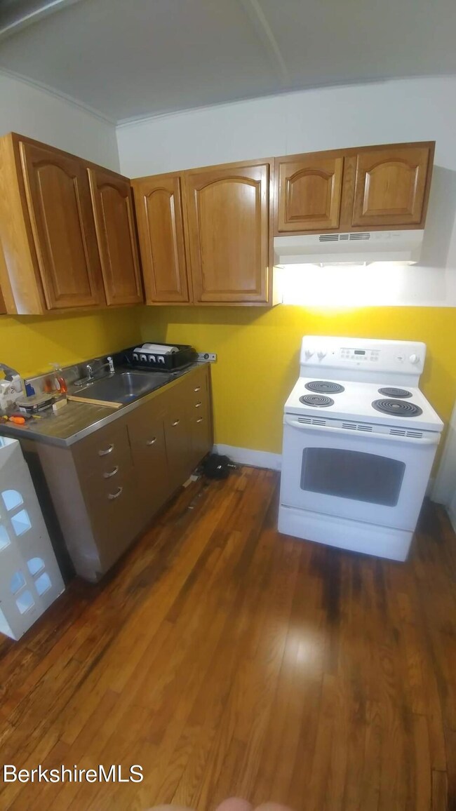 31 Porter St unit 33, North Adams, MA 01247 - photo 7