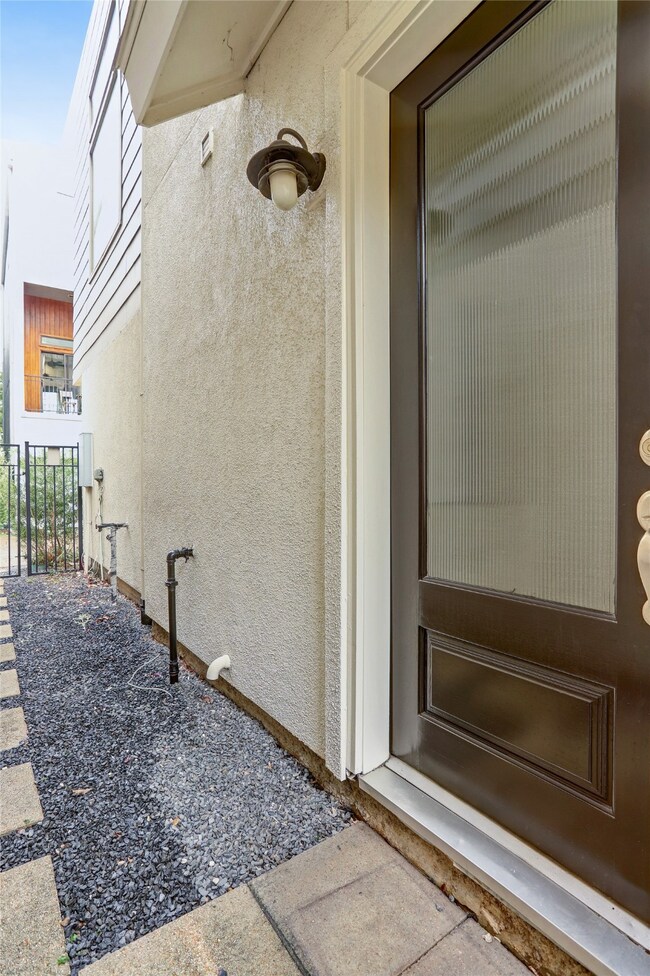 Gated side entry. This 3/3 offers recent exterior