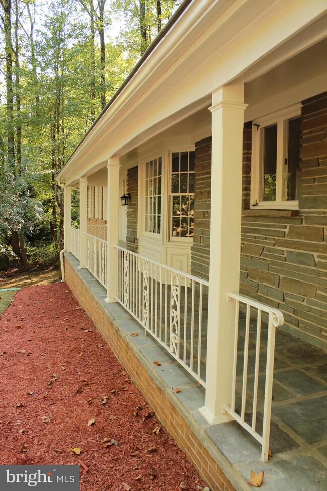 17508 Shenandoah Ct, Ashton, MD 20861 - photo 4