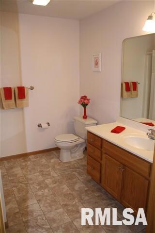 1647 W 66th St, Davenport, IA 52806 - photo 5