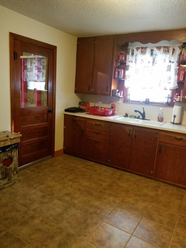 214 4th St, Brazoria, TX 77422 - photo 5