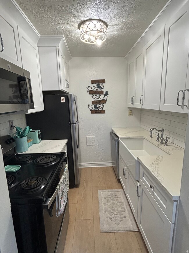 460 E Creekside Cir unit B, Murray, UT 84107 - photo 5