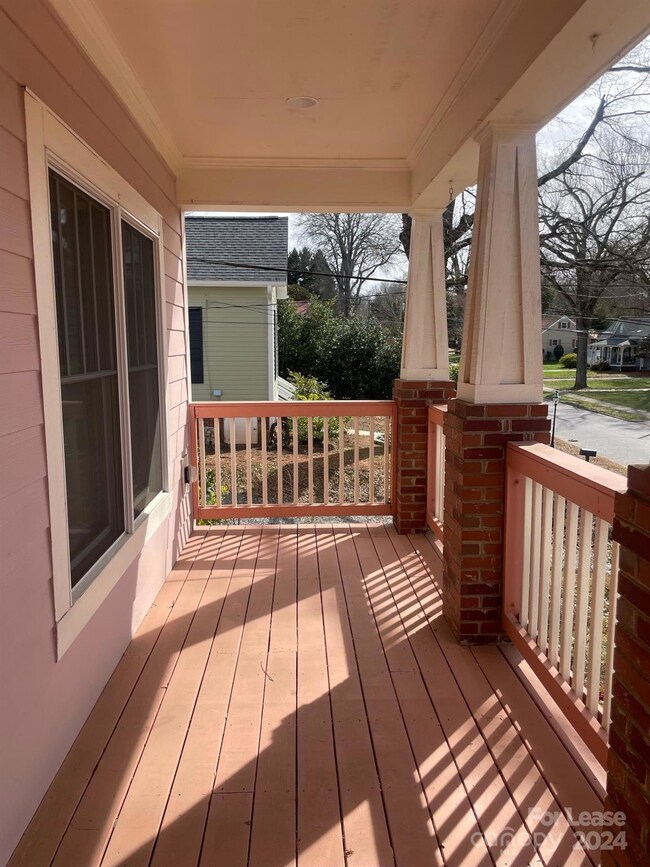 332 N Kelly St, Statesville, NC 28677 - photo 2