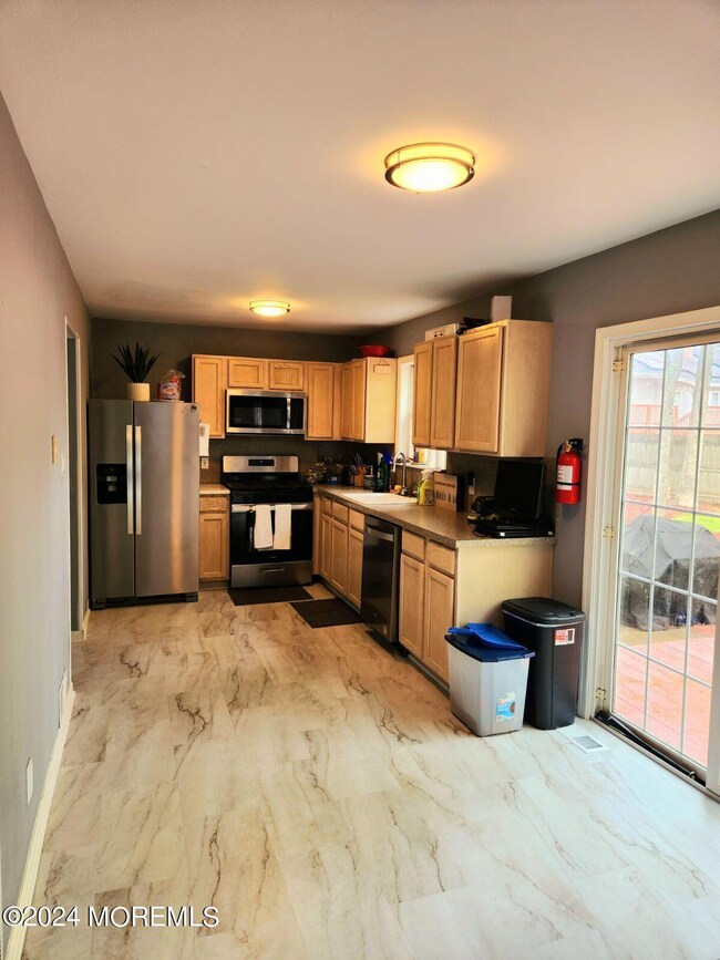 1092 Windlass Dr, Manahawkin, NJ 08050 - photo 7