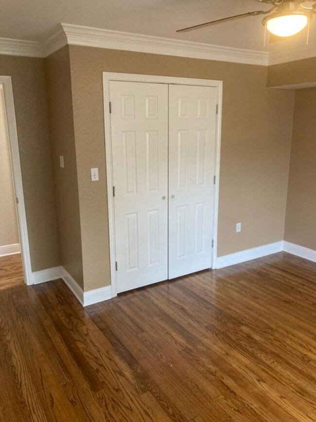 507 W Park St, Fredericksburg, TX 78624 - photo 2