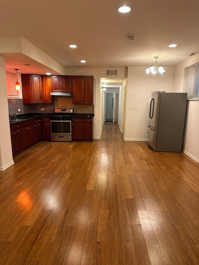 unlisted-address, Chicago, IL 60616 - photo 4