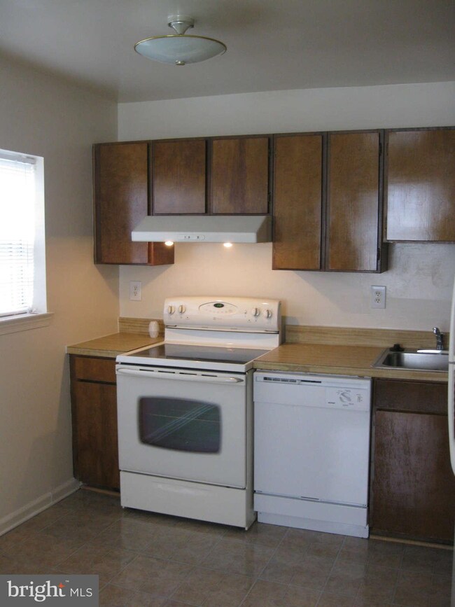 4111 Pleasant Meadow Ct unit 88C, Chantilly, VA 20151 - photo 3