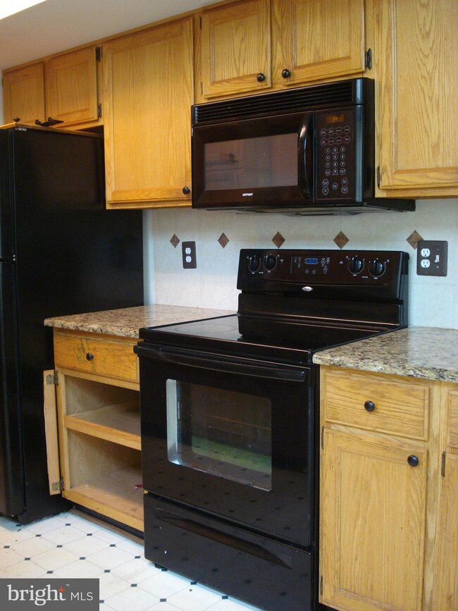 20016 Gateshead Cir, Germantown, MD 20876 - photo 7