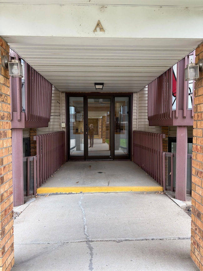 924 28th Ave SW, Minot, ND 58701 - photo 3