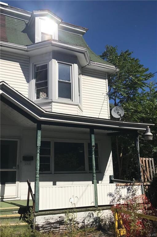 208 Biddle St, Tamaqua, PA 18252 - photo 2