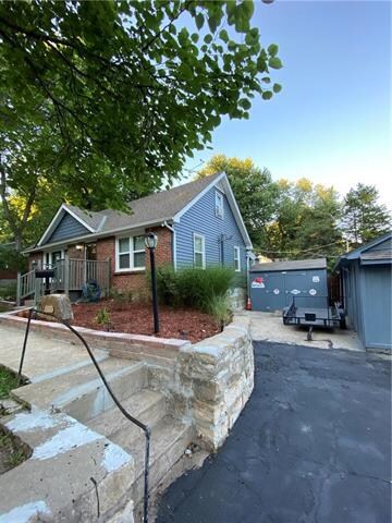 5717 Monrovia St, Shawnee, KS 66216 - photo 2