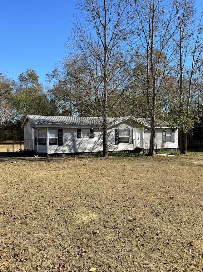 609 Bartlett Loop, Headland, AL 36345 - photo 2