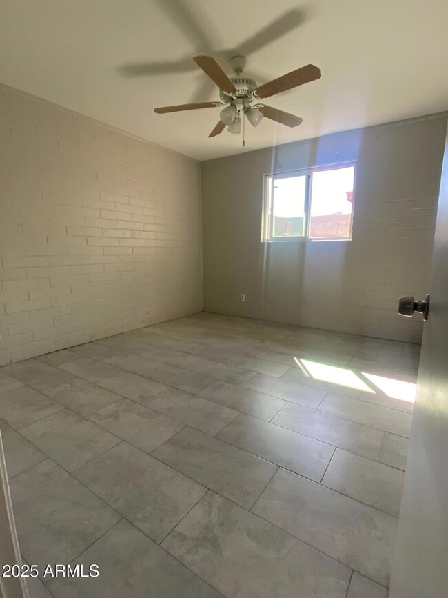 2235 N 28th St unit 2, Phoenix, AZ 85008 - photo 6
