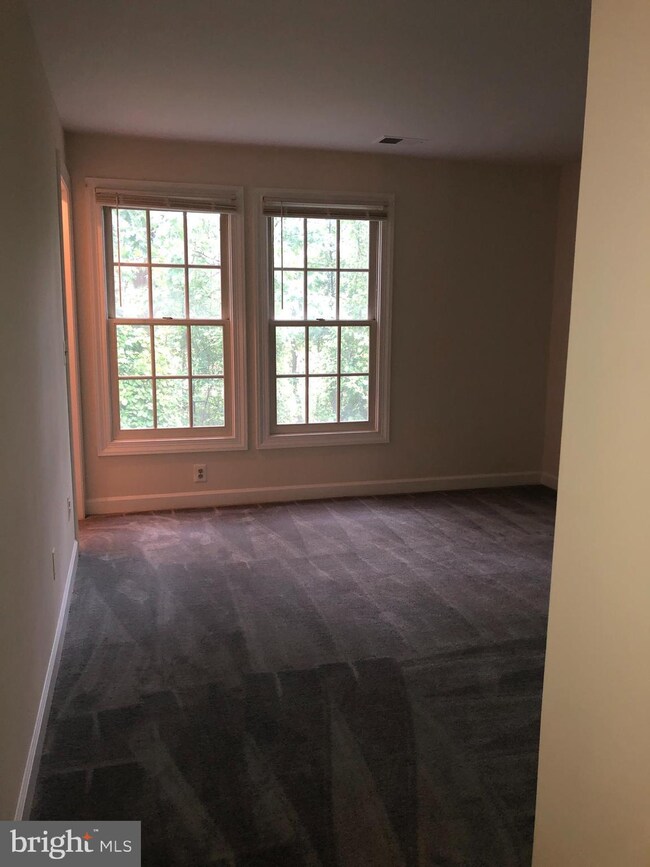 8111 Lacy Dr, Manassas, VA 20109 - photo 7