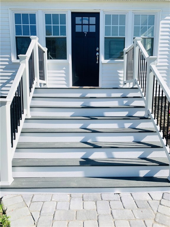 7 Verndale Cir, Bristol, RI 02809 - photo 2