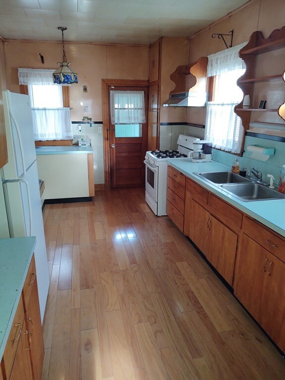 246 Shute St, Everett, MA 02149 - photo 7