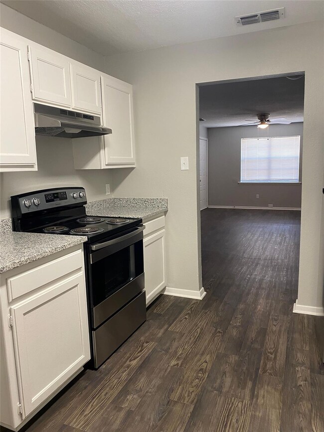 1302 Berry Dr unit A, Cleburne, TX 76033 - photo 6