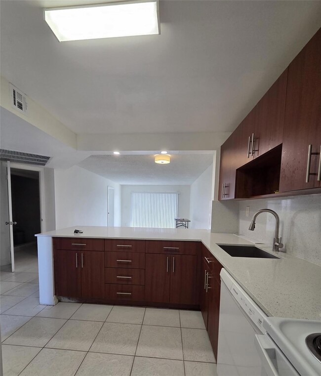 8040 Colony Cir N unit 105, Tamarac, FL 33321 - photo 4