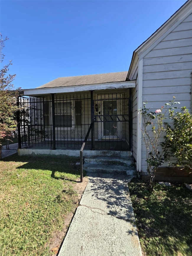 524 N Super St, Houston, TX 77011 - photo 2