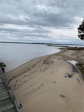 982 Eubanks Rd, Dunnsville, VA 22454 - photo 5