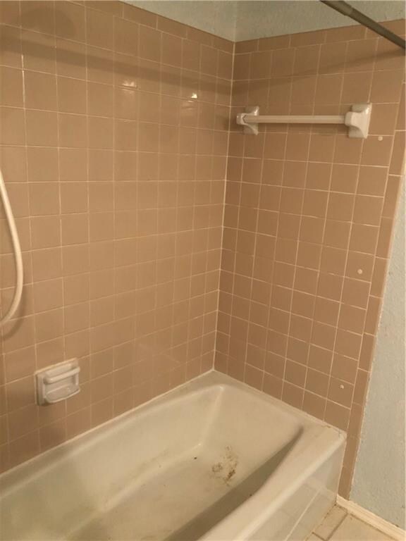 5801 N Seminole Ct, Warr Acres, OK 73132 - photo 7