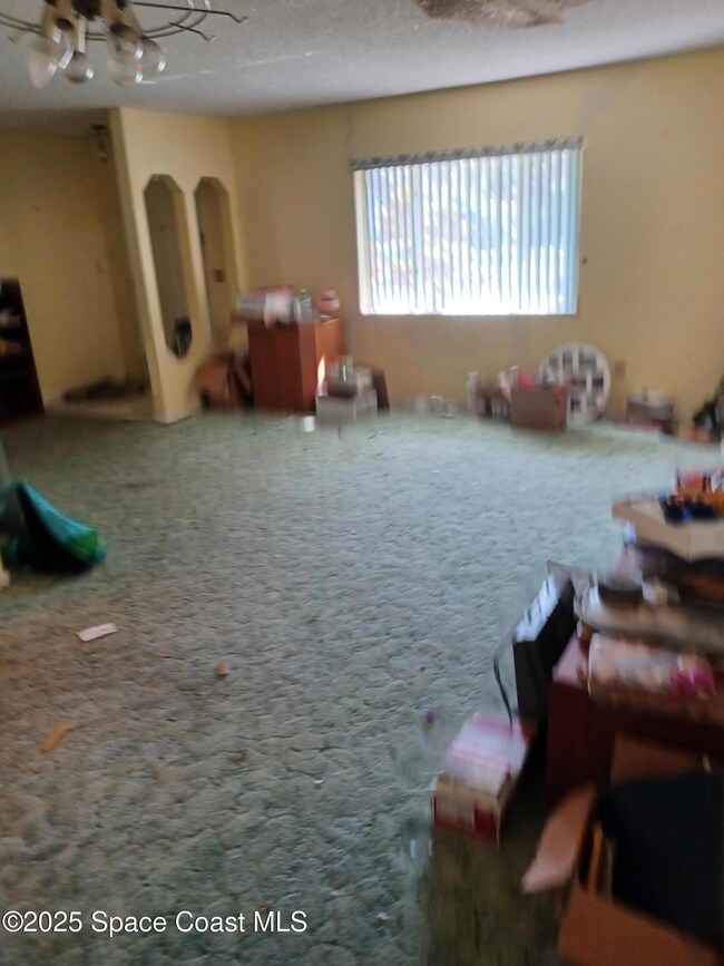 D.R. towards Front door