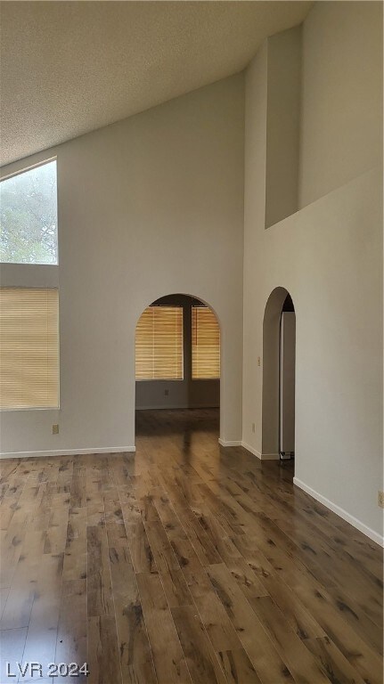 9520 Shallow Brook Cir, Las Vegas, NV 89117 - photo 3