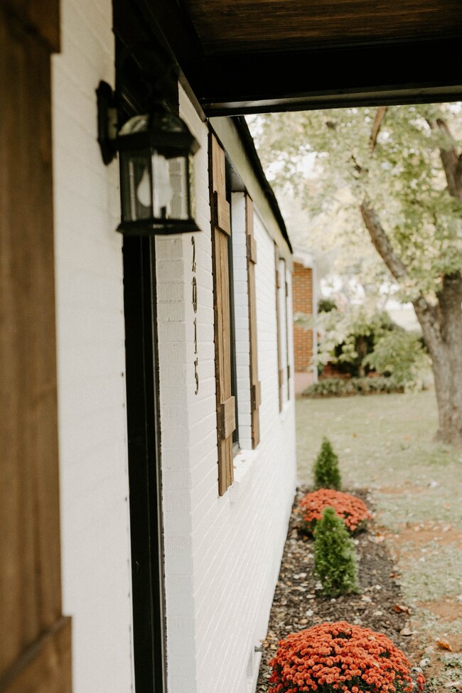 2015 Westwood Dr, Columbia, TN 38401 - photo 3