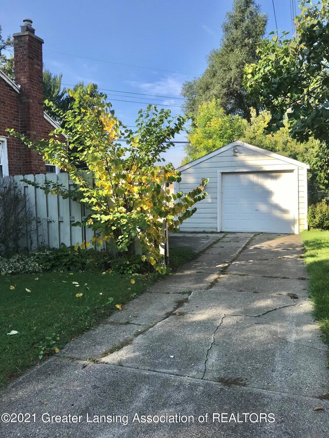1117 Mitchell Ave, Lansing, MI 48917 - photo 4