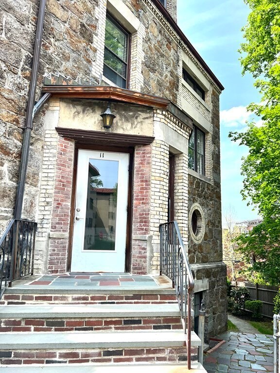 11 Garrison Rd unit 3, Brookline, MA 02445 - photo 2