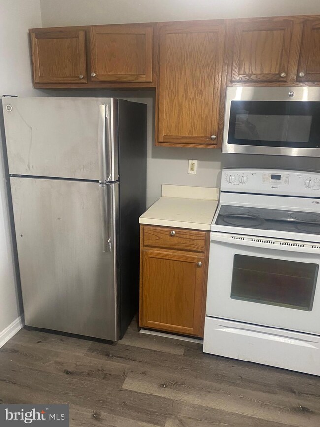 7113 Sandown Cir unit 303, Windsor Mill, MD 21244 - photo 6