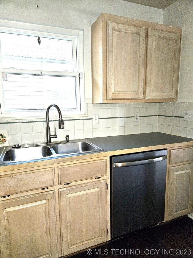 1132 E Watchorn Ave, Sapulpa, OK 74066 - photo 5