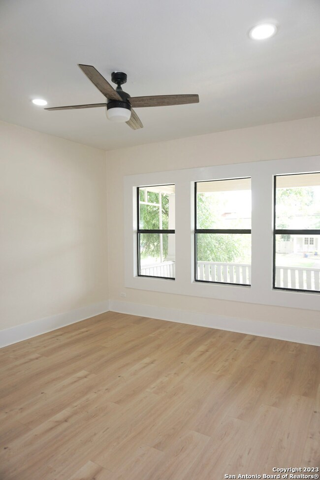 521 E Dewey Place unit 2, San Antonio, TX 78212 - photo 2
